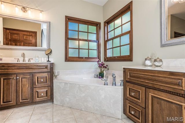 1300 White Oak Trail, Godfrey, IL 62035