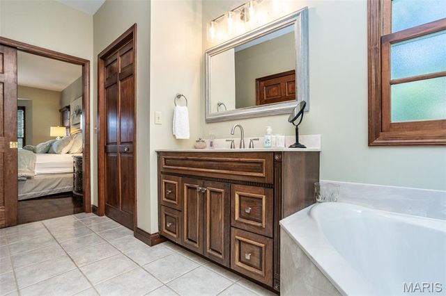 1300 White Oak Trail, Godfrey, IL 62035