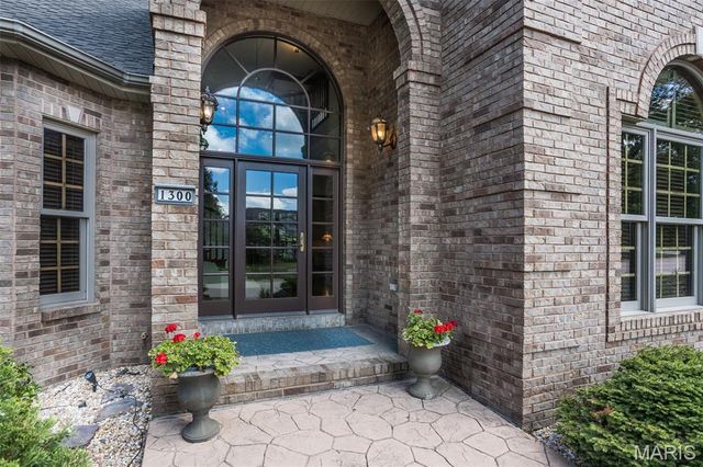 1300 White Oak Trail, Godfrey, IL 62035