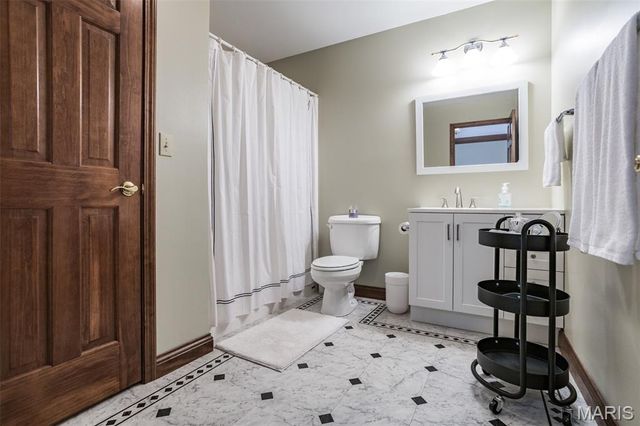 1300 White Oak Trail, Godfrey, IL 62035