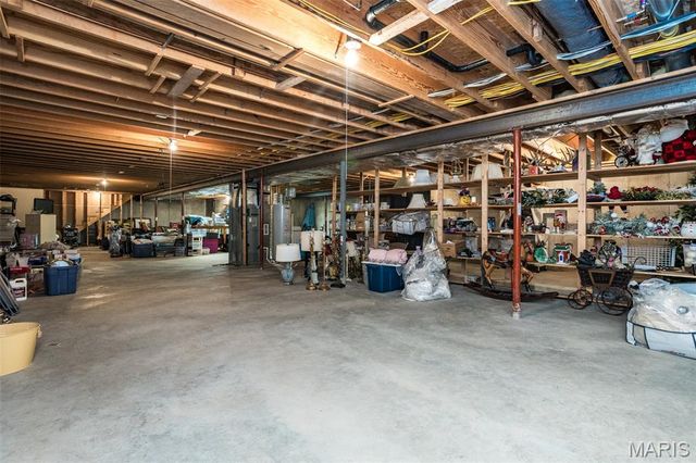 1300 White Oak Trail, Godfrey, IL 62035