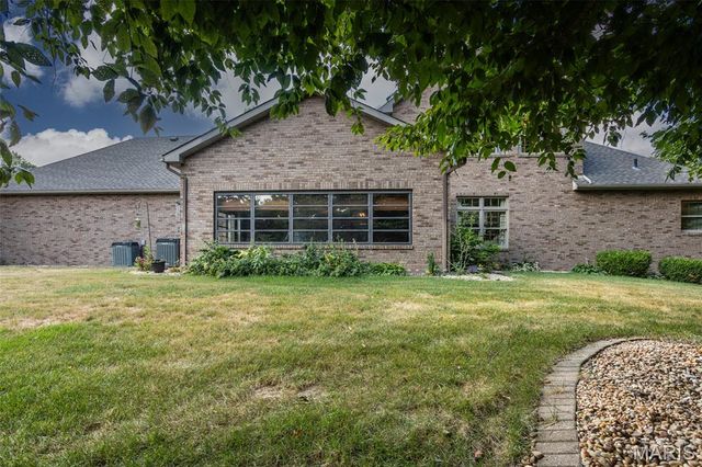 1300 White Oak Trail, Godfrey, IL 62035