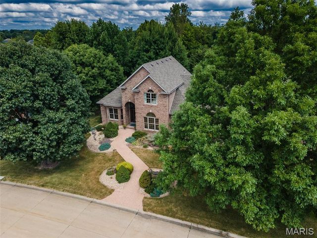 1300 White Oak Trail, Godfrey, IL 62035