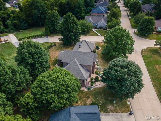 1300 White Oak Trail, Godfrey, IL 62035