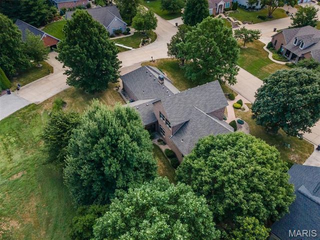 1300 White Oak Trail, Godfrey, IL 62035