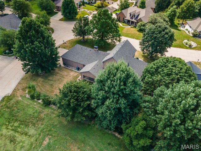 1300 White Oak Trail, Godfrey, IL 62035