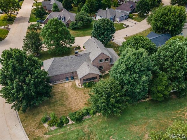 1300 White Oak Trail, Godfrey, IL 62035