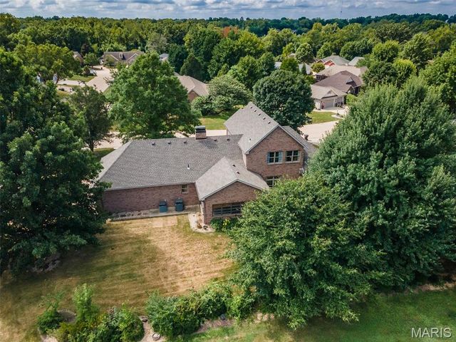 1300 White Oak Trail, Godfrey, IL 62035