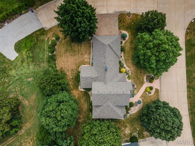 1300 White Oak Trail, Godfrey, IL 62035