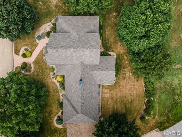 1300 White Oak Trail, Godfrey, IL 62035