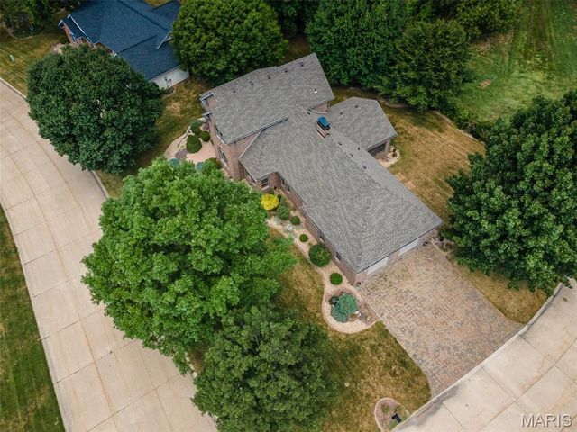 1300 White Oak Trail, Godfrey, IL 62035