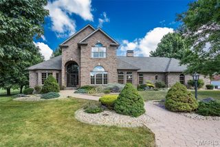 1300 White Oak Trail, Godfrey, IL 62035