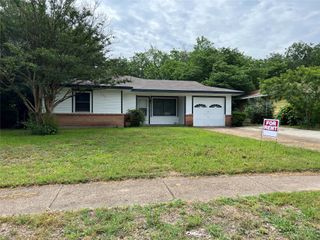 907 Ellis Street, Waxahachie, TX 75165