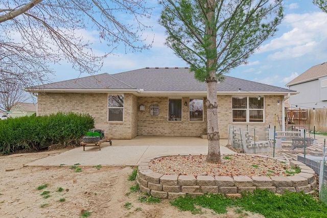 605 NW Silverstone Circle, Grain Valley, MO 64029