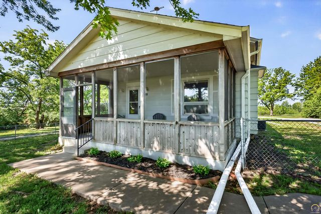 1635 SW Auburn RD, Topeka, KS 66615