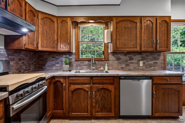 1635 SW Auburn RD, Topeka, KS 66615