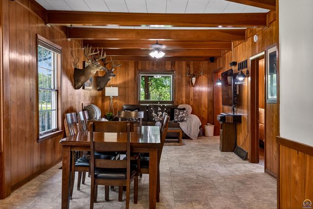 1635 SW Auburn RD, Topeka, KS 66615