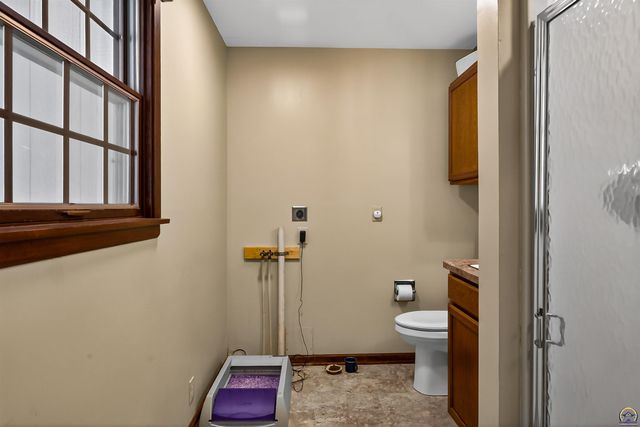 1635 SW Auburn RD, Topeka, KS 66615