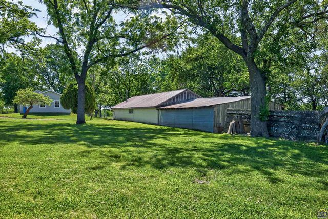 1635 SW Auburn RD, Topeka, KS 66615