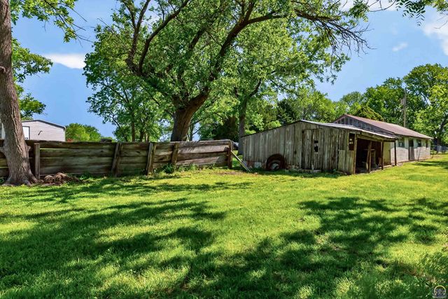 1635 SW Auburn RD, Topeka, KS 66615