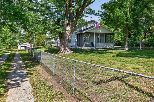 1635 SW Auburn RD, Topeka, KS 66615