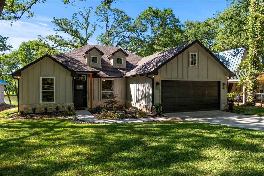 225 Ben Lacy Drive, Gun Barrel City, TX 75156