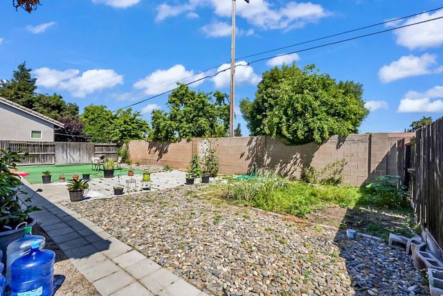 2865 Tulare Ct, Livingston, CA 95334