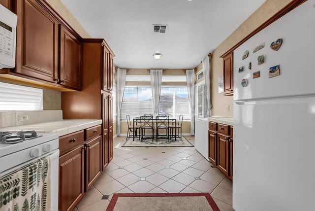 2865 Tulare Ct, Livingston, CA 95334