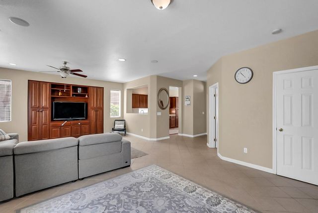 2865 Tulare Ct, Livingston, CA 95334