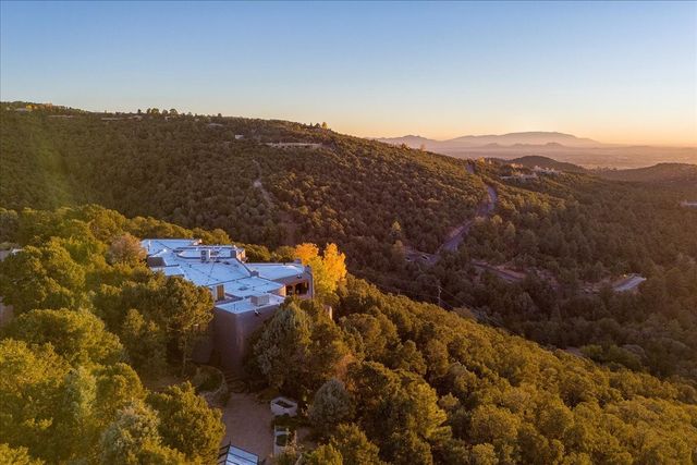 2160 Paseo Iglesias, Santa Fe, NM 87501