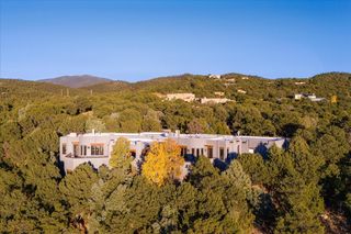 2160 Paseo Iglesias, Santa Fe, NM 87501