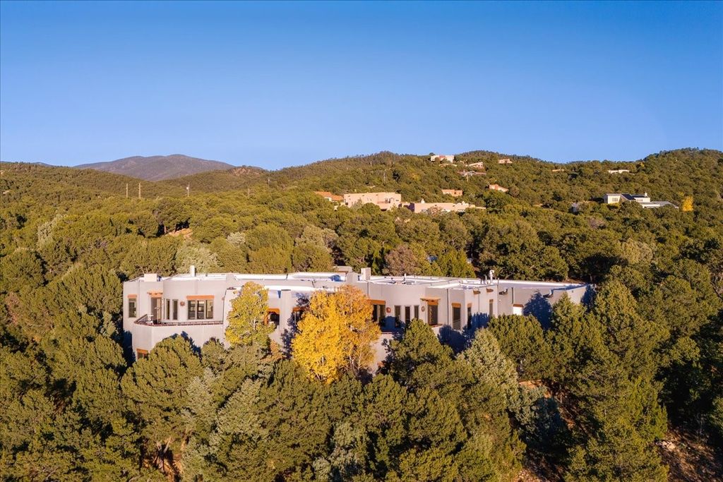 2160 Paseo Iglesias, Santa Fe, NM 87501