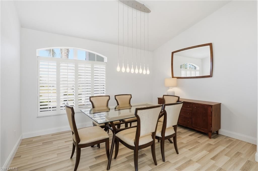 Image 12 of property listing at 828 SW 52nd ST, Cape Coral, FL 33914