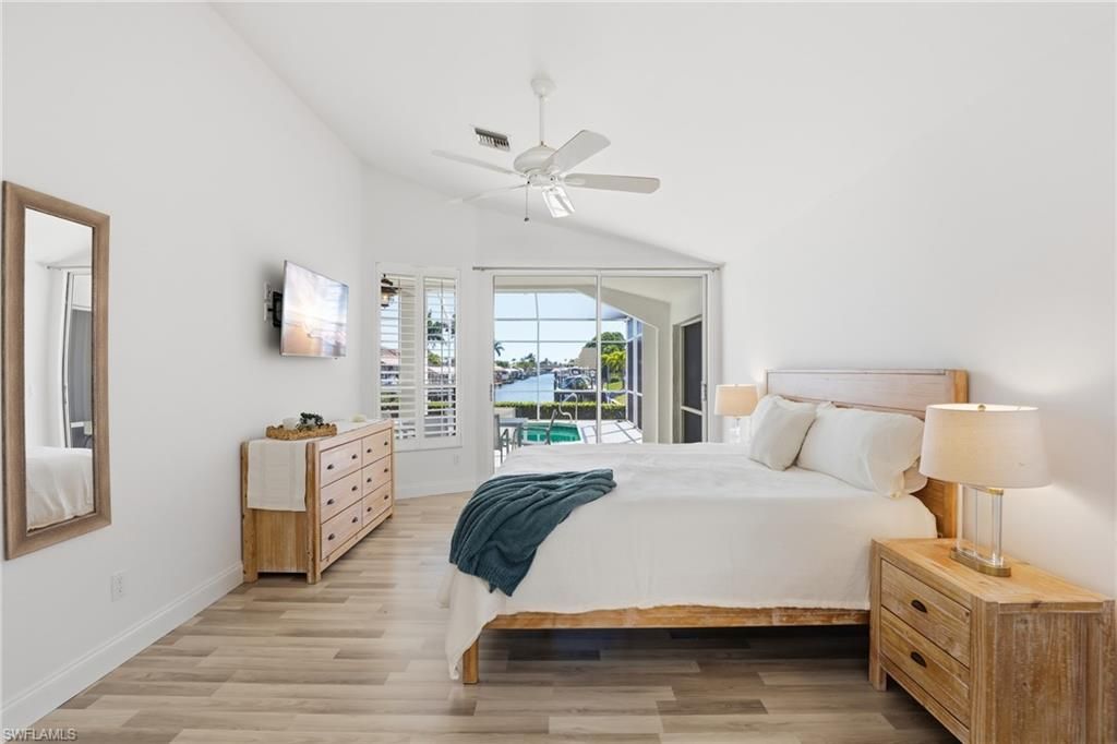 Image 14 of property listing at 828 SW 52nd ST, Cape Coral, FL 33914