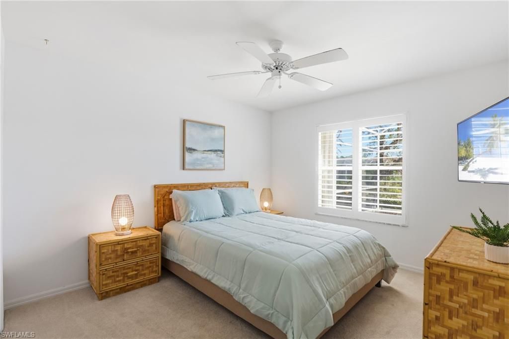 Image 17 of property listing at 828 SW 52nd ST, Cape Coral, FL 33914