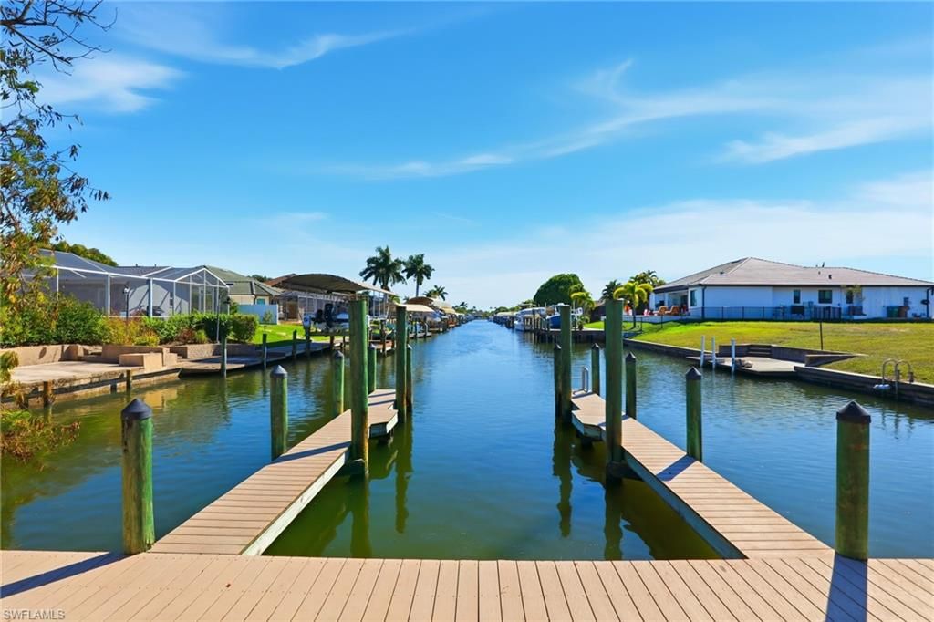 Image 2 of property listing at 828 SW 52nd ST, Cape Coral, FL 33914