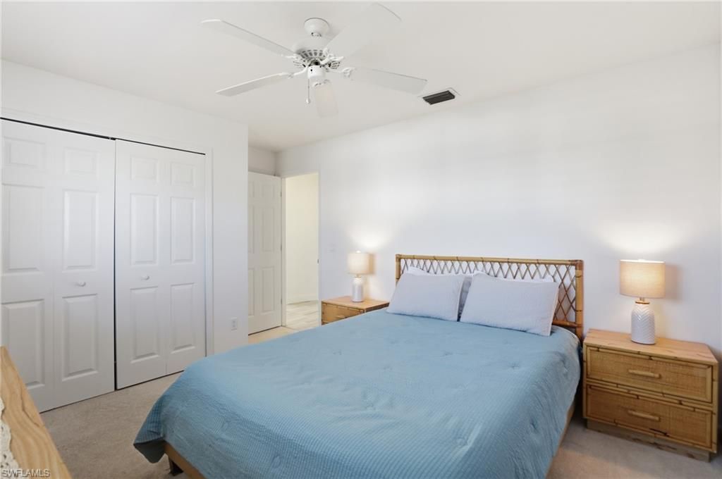 Image 20 of property listing at 828 SW 52nd ST, Cape Coral, FL 33914