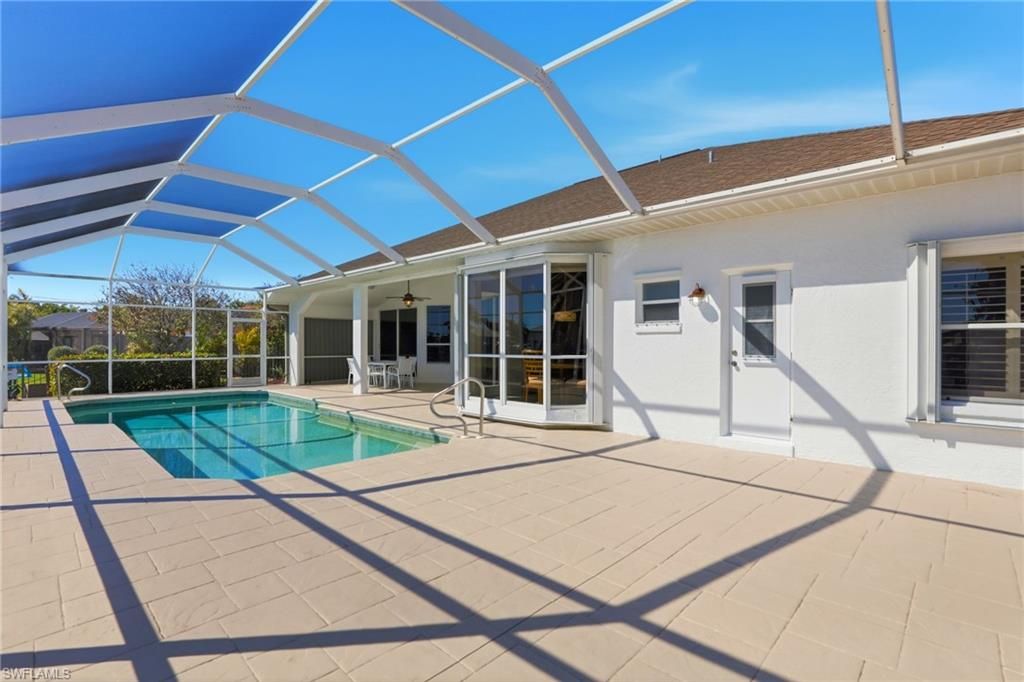 Image 26 of property listing at 828 SW 52nd ST, Cape Coral, FL 33914