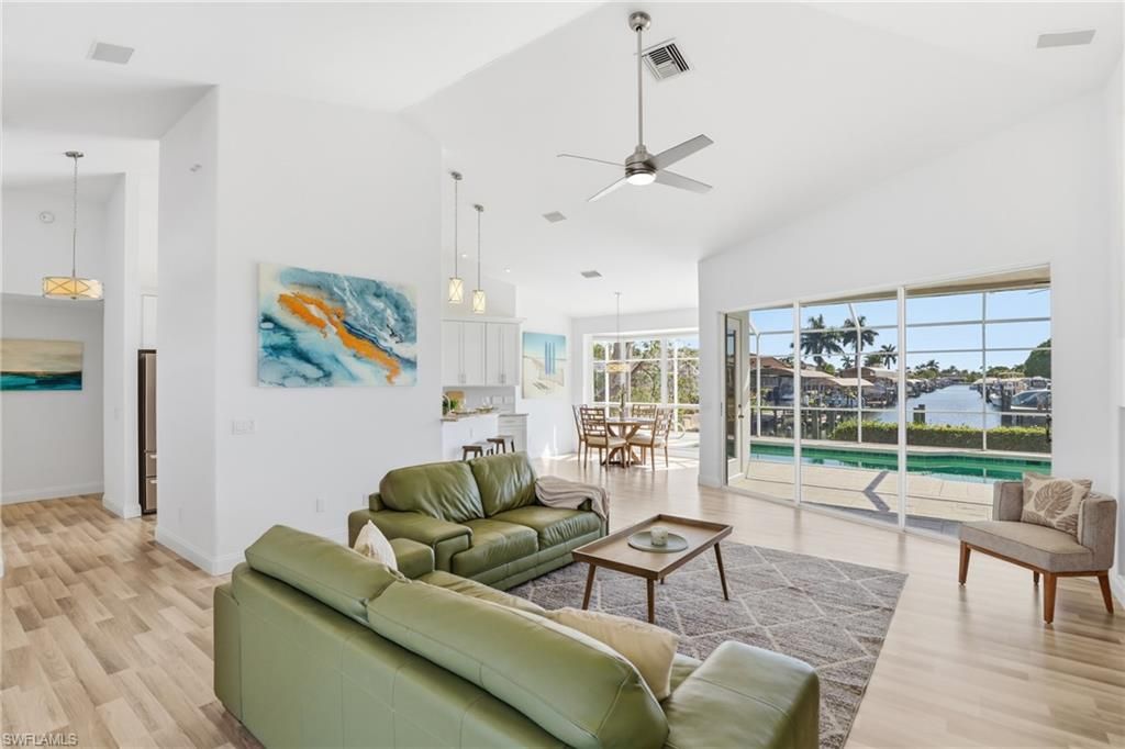 Image 3 of property listing at 828 SW 52nd ST, Cape Coral, FL 33914