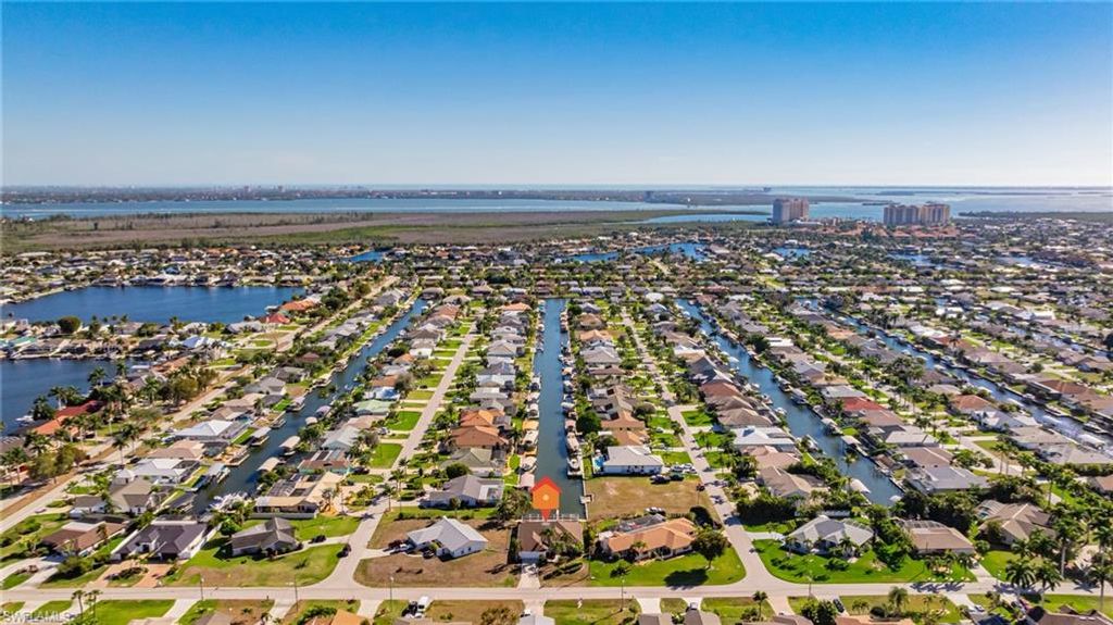 Image 32 of property listing at 828 SW 52nd ST, Cape Coral, FL 33914