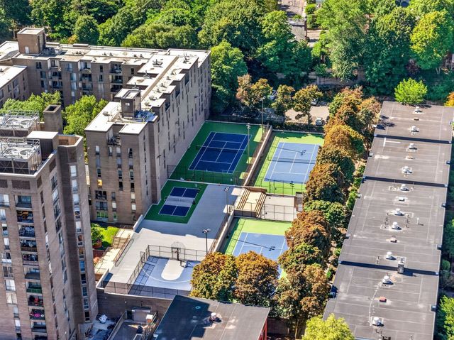 33 Pond 1005, Brookline, MA 02445