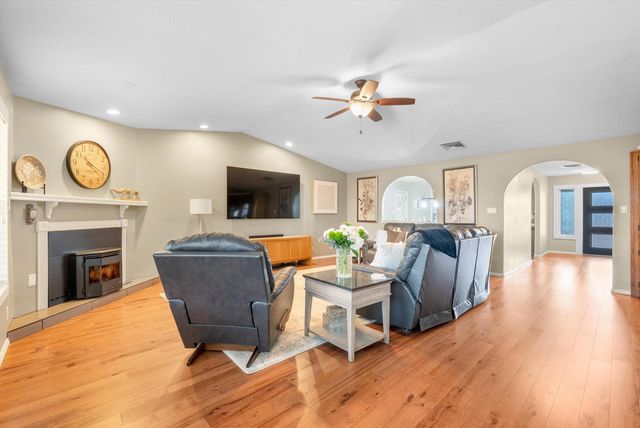 1025 Sandra Lane, Bosque Farms, NM 87068