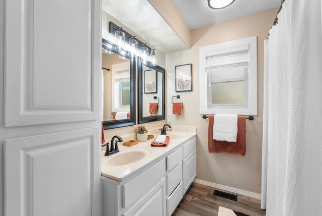 1025 Sandra Lane, Bosque Farms, NM 87068