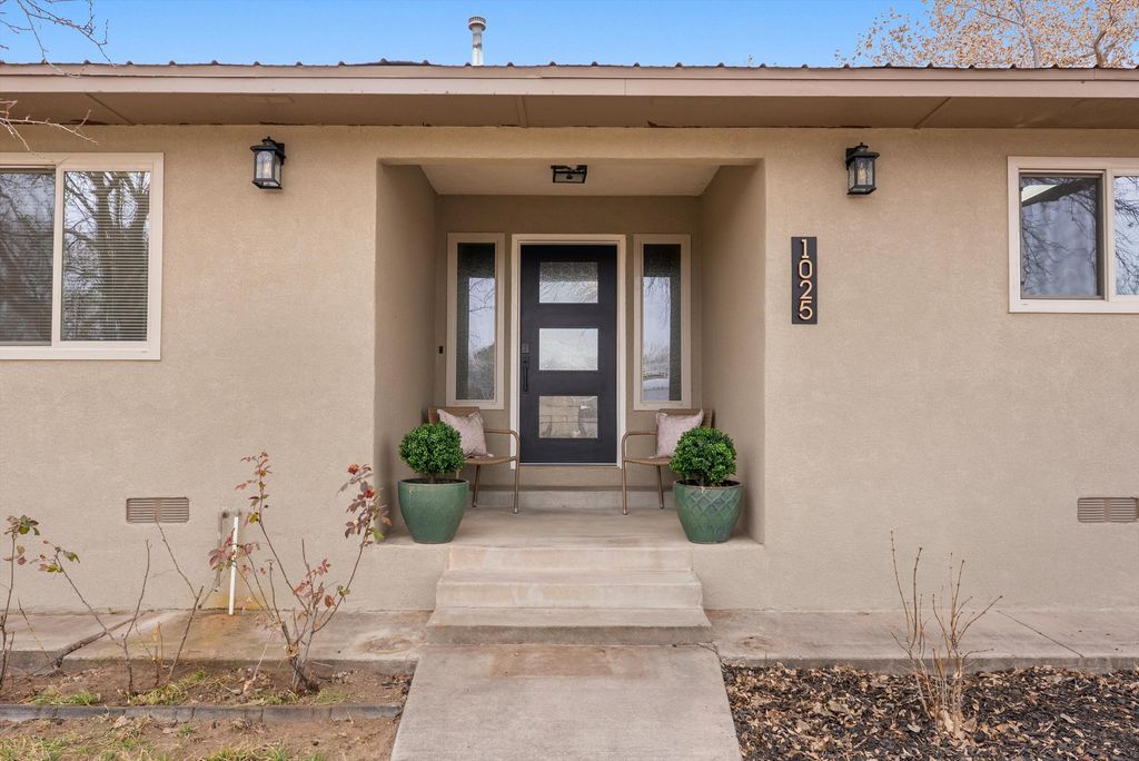 1025 Sandra Lane, Bosque Farms, NM 87068