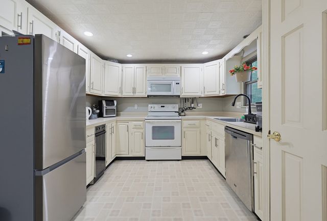 14 Anderson Way 14, Malden, MA 02148