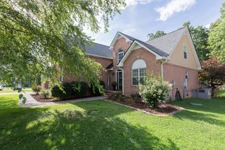 206 Applewood Dr, White House, TN 37188