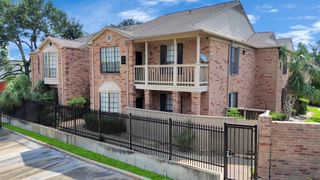 2255 Braeswood Park Drive 102, Houston, TX 77030