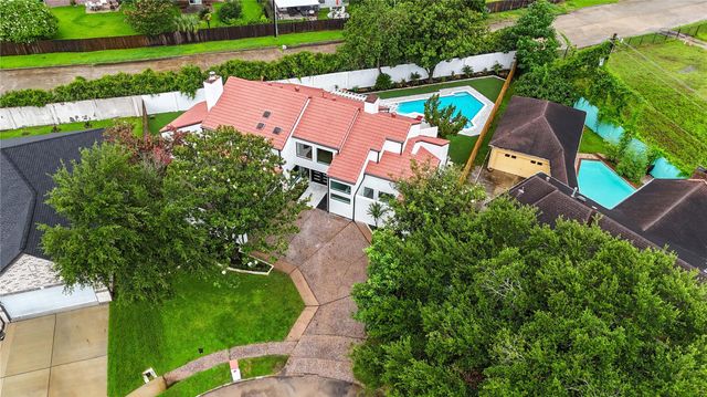 12002 S Circle Drive, Houston, TX 77071