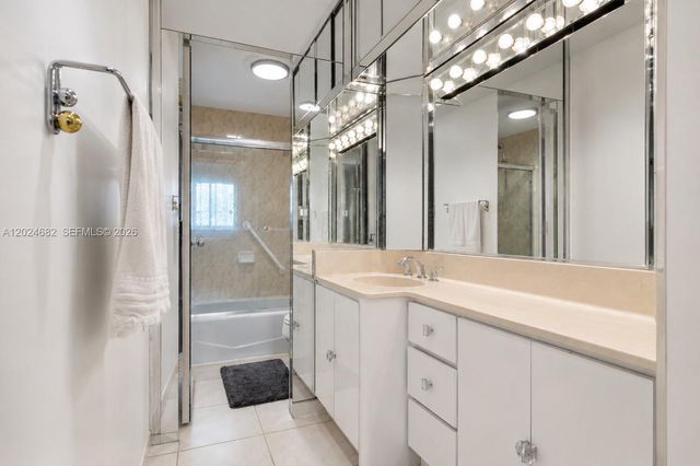 300 Bayview Dr 807, Sunny Isles Beach, FL 33160