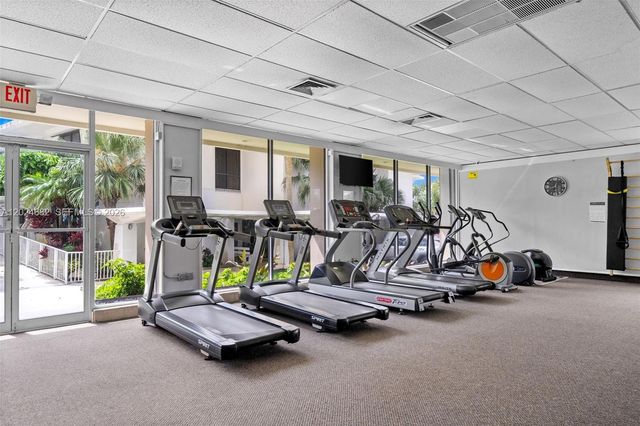 300 Bayview Dr 807, Sunny Isles Beach, FL 33160
